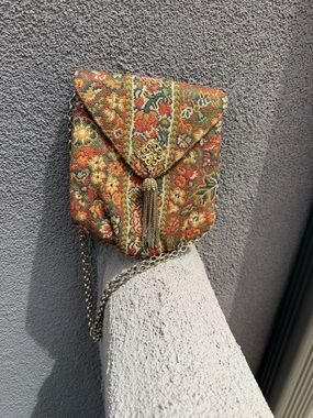 Vintage Tapestry Floral Carpet Bag Crossbody Purse Chain Strap Gold Tassel Clasp